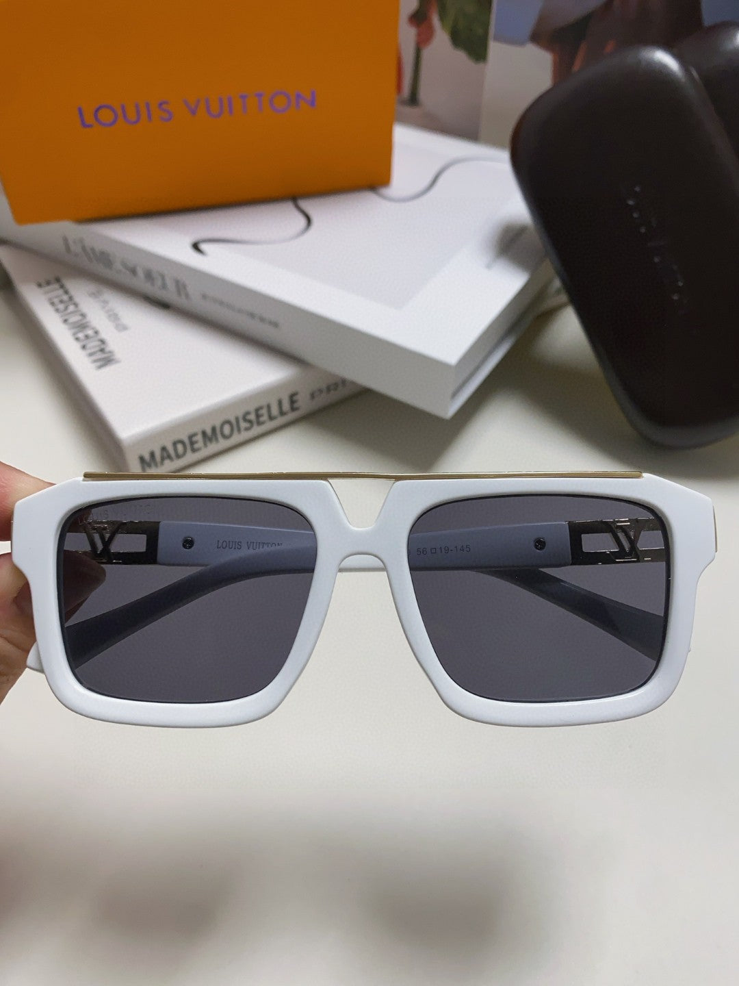 MASCOT PILOT SQUARE SUNGLASS 581377 IN WHTIE ACETATE GOLD METAL