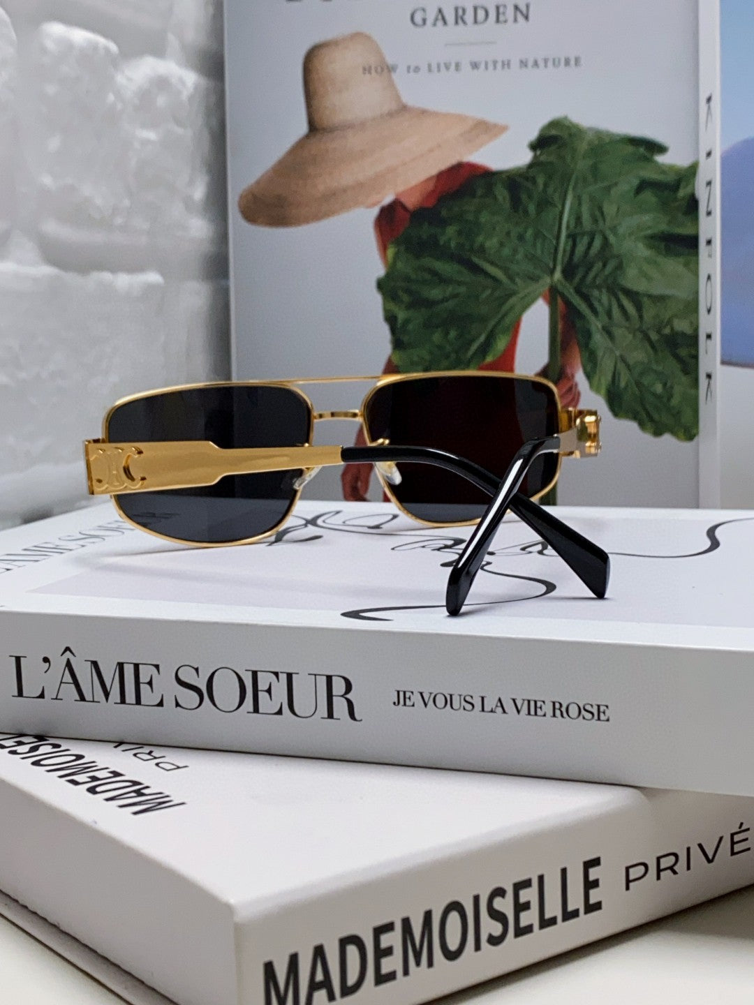 TRIOMPHE SUNGLASS 513000 IN GOLD METAL BLACK LENSES