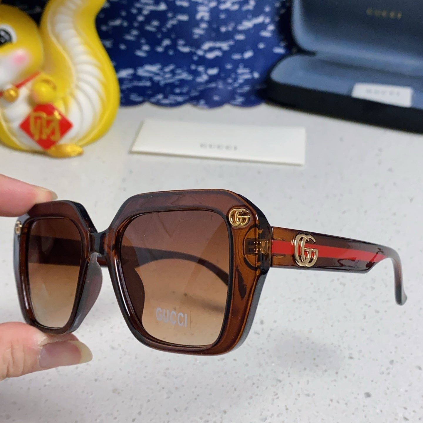 GG EMBOSSED LOGO SQUARE FRAME SUNGLASSES 563171 IN ACETATE