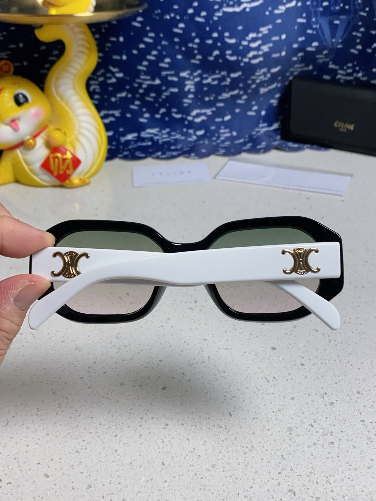 TRIOMPHE SQUARE SUNGLASS 566739 IN BLACK AND WHITE ACETATE