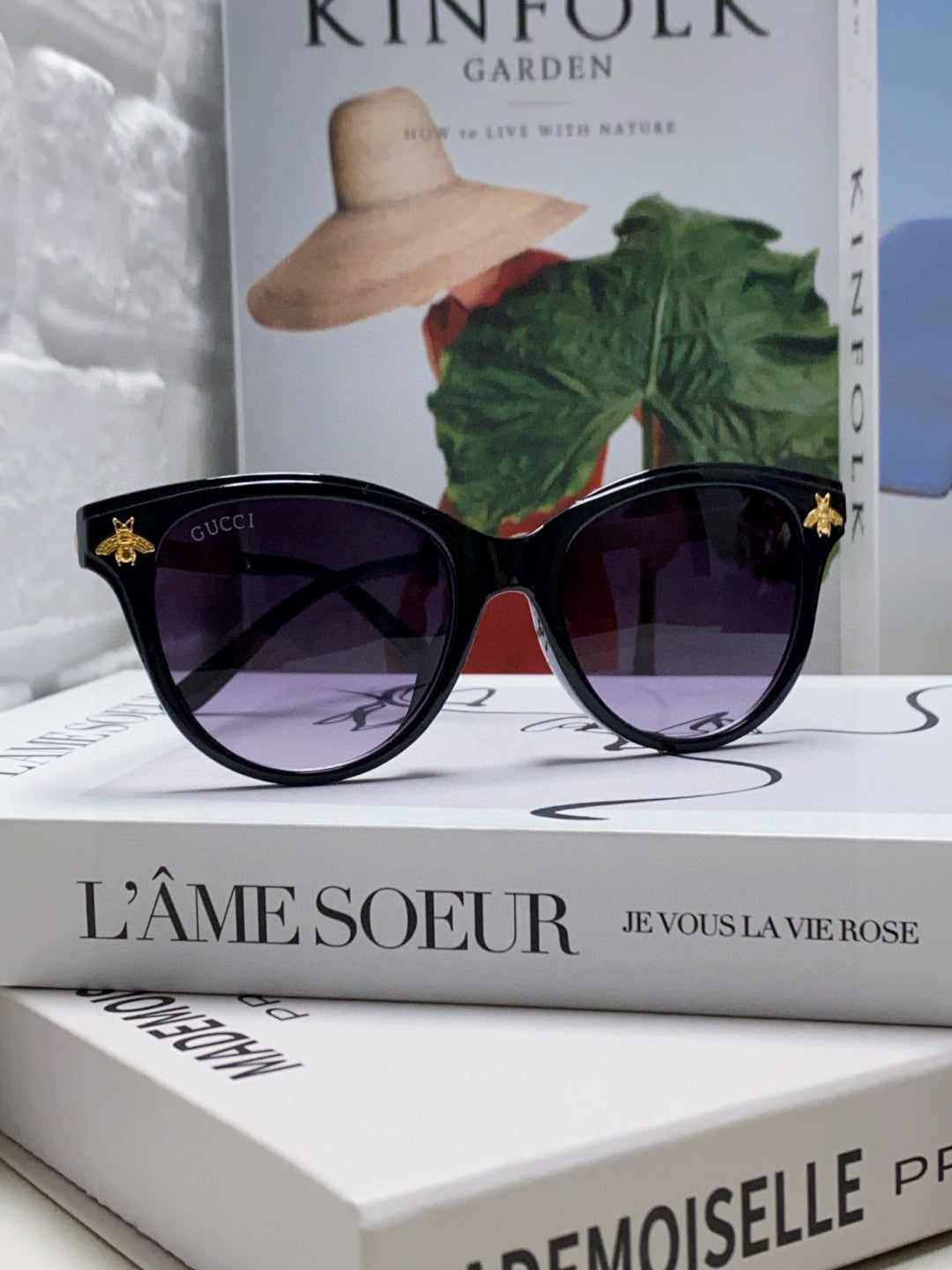 BEE EMBELLISHED BUTTERFLY FRAME SUNGLASSES 570242 IN ACETATE