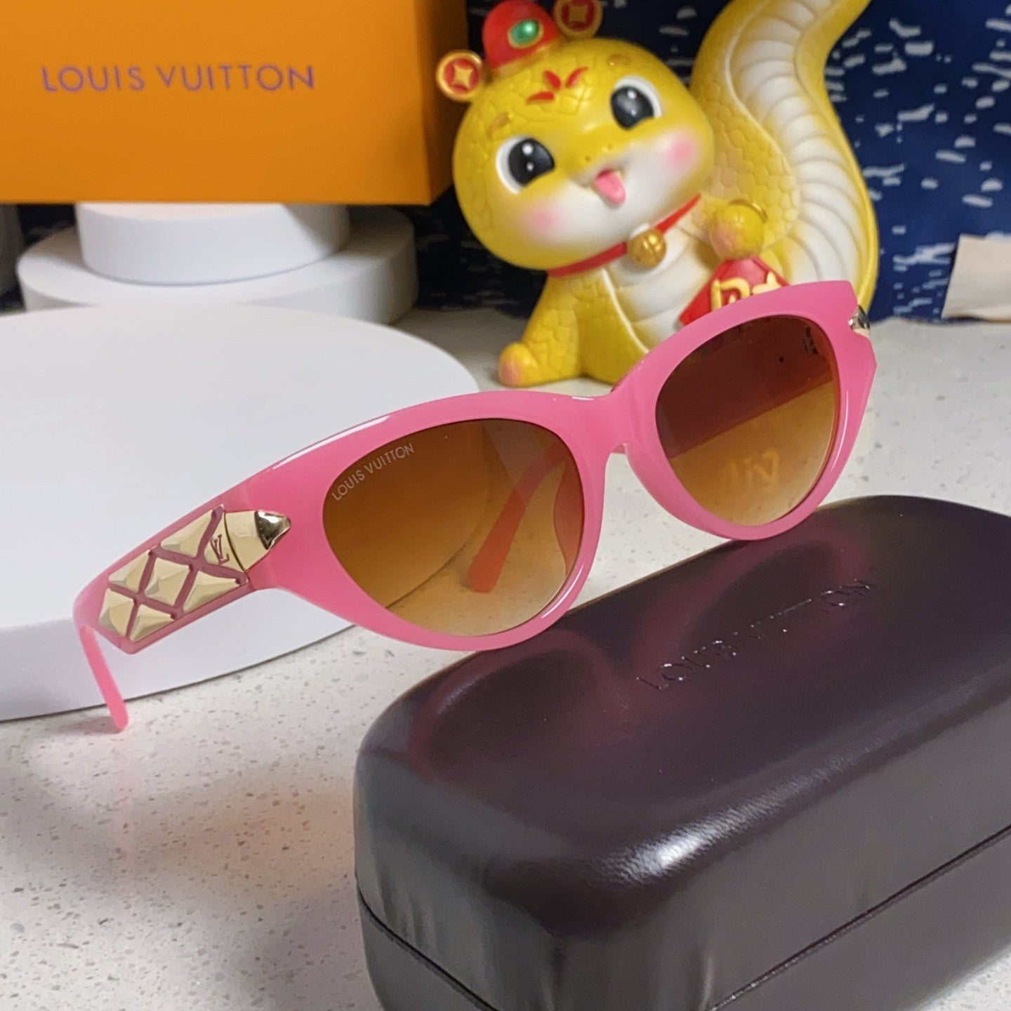 CAT EYE SUNGLASSES 576881 IN PINK AND GOLD ACETATE