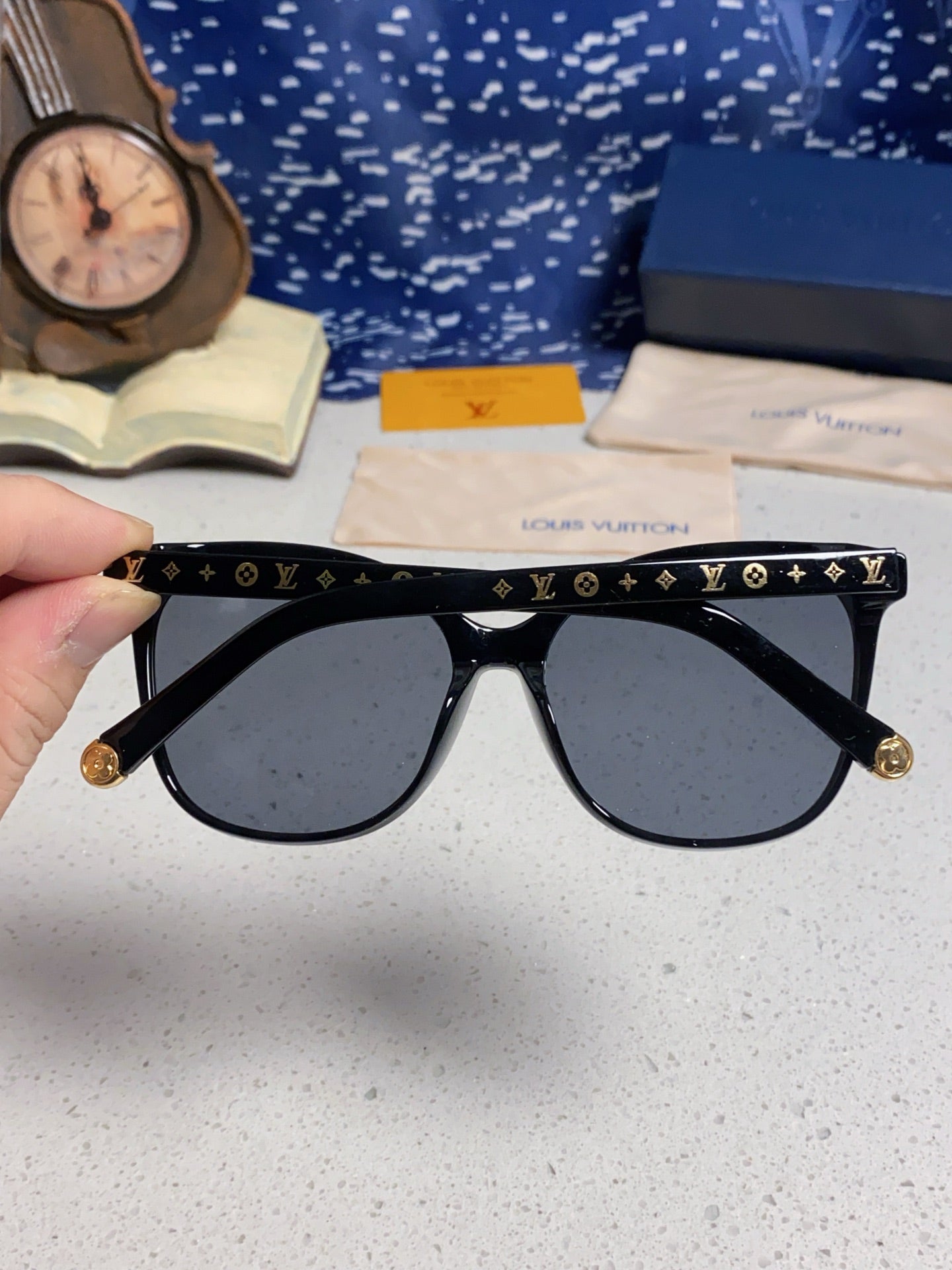 CAT EYE SUNGLASSES 573322 IN BLACK ACETATE MONOGRAM LOGO