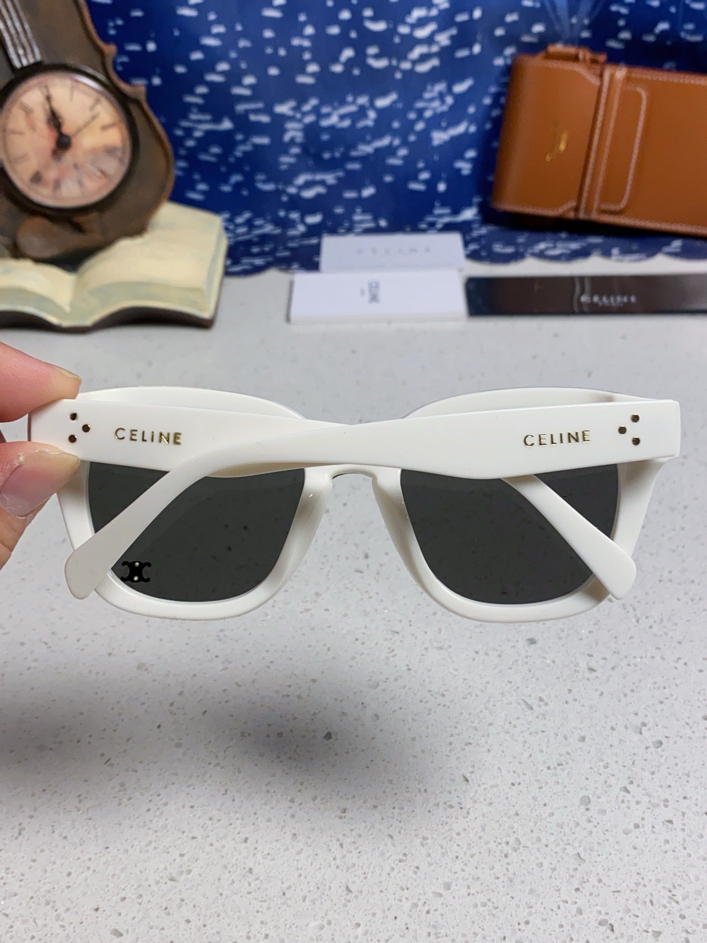 SQUARE SUNGLASS 575842 IN WHITE ACETATE