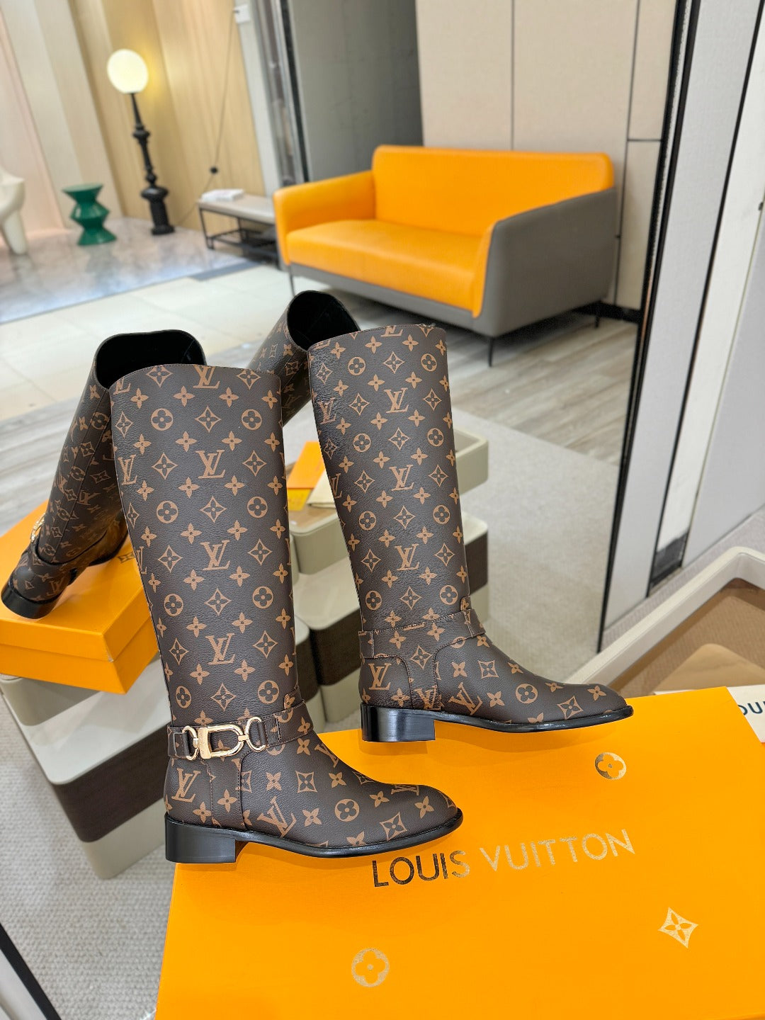 LV 25 Martin Boots 30 Monogram Brown Cowhide 573883