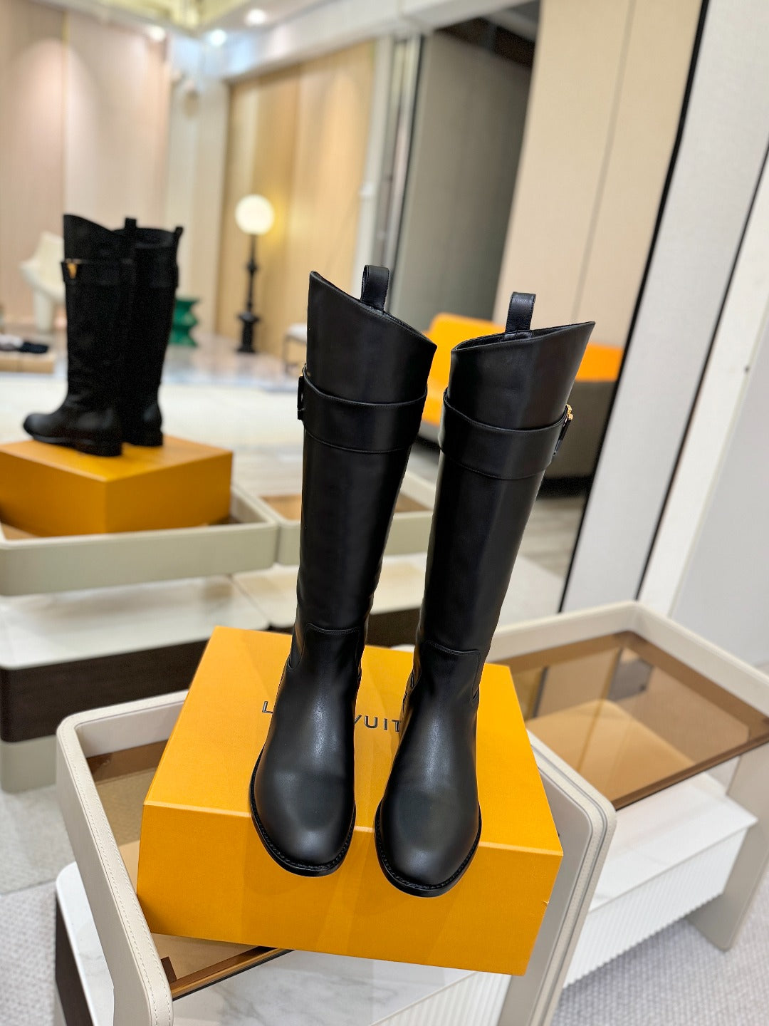 LV 25 Metal Buckle Riding Boots Black Sheepskin  573888