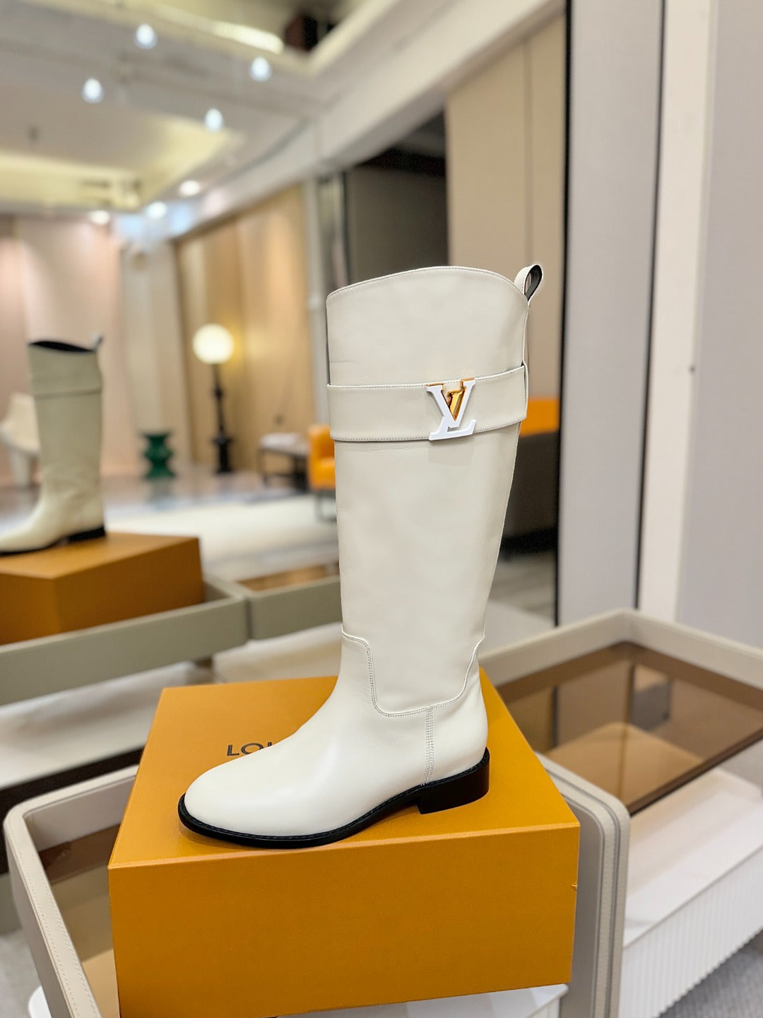 LV 25 Metal Buckle Riding Boots White Sheepskin 573890