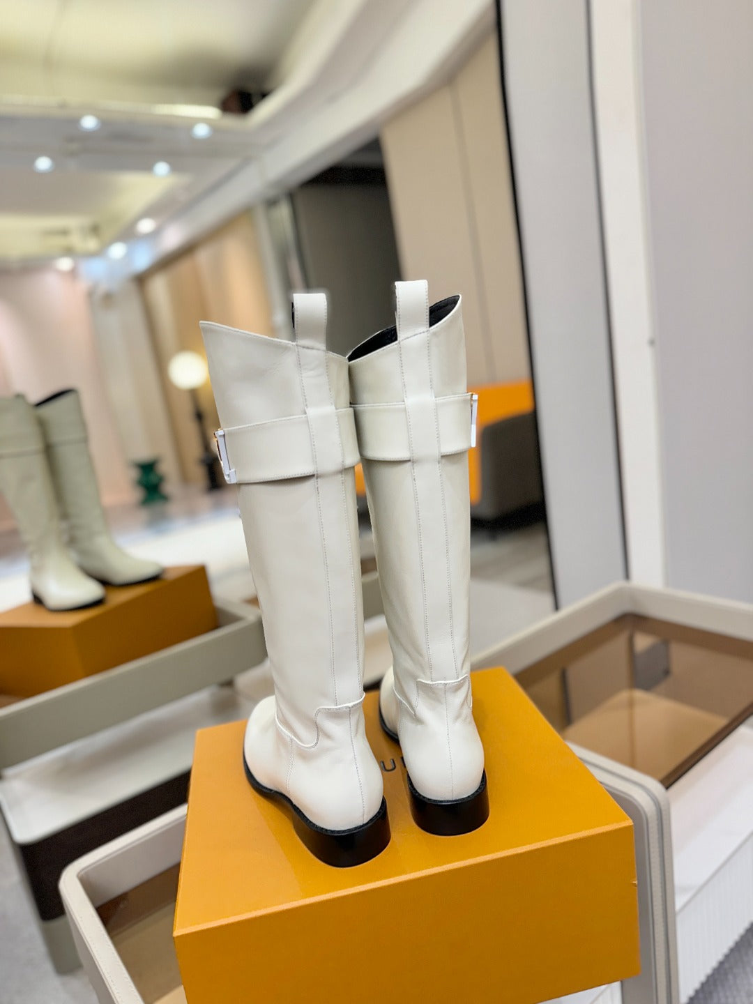 LV 25 Metal Buckle Riding Boots White Sheepskin 573890