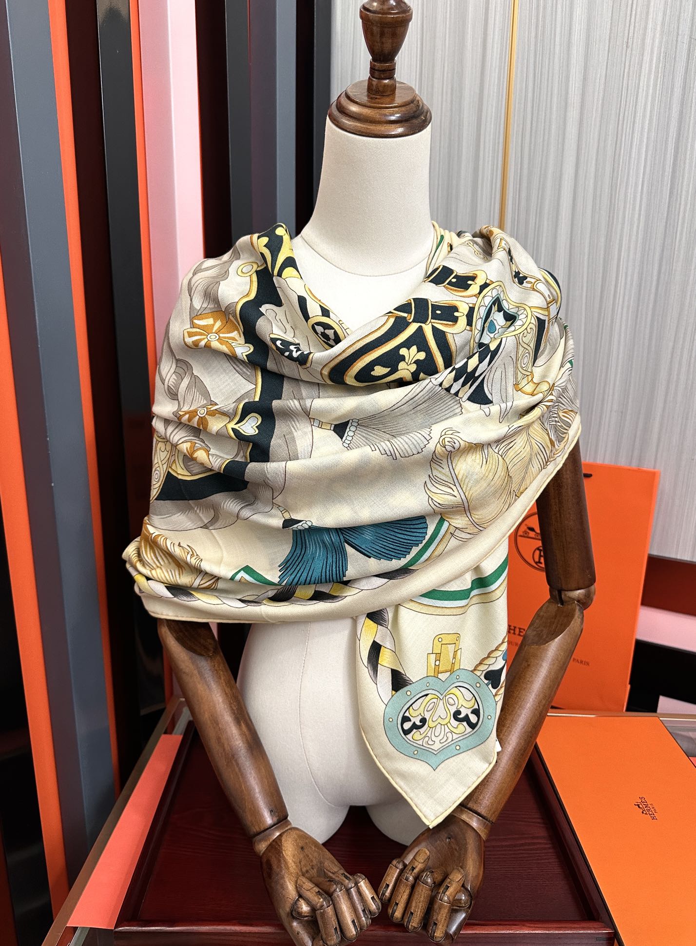 HM 25s Scarf 140cm Beige Blue Cashmere Silk 965624