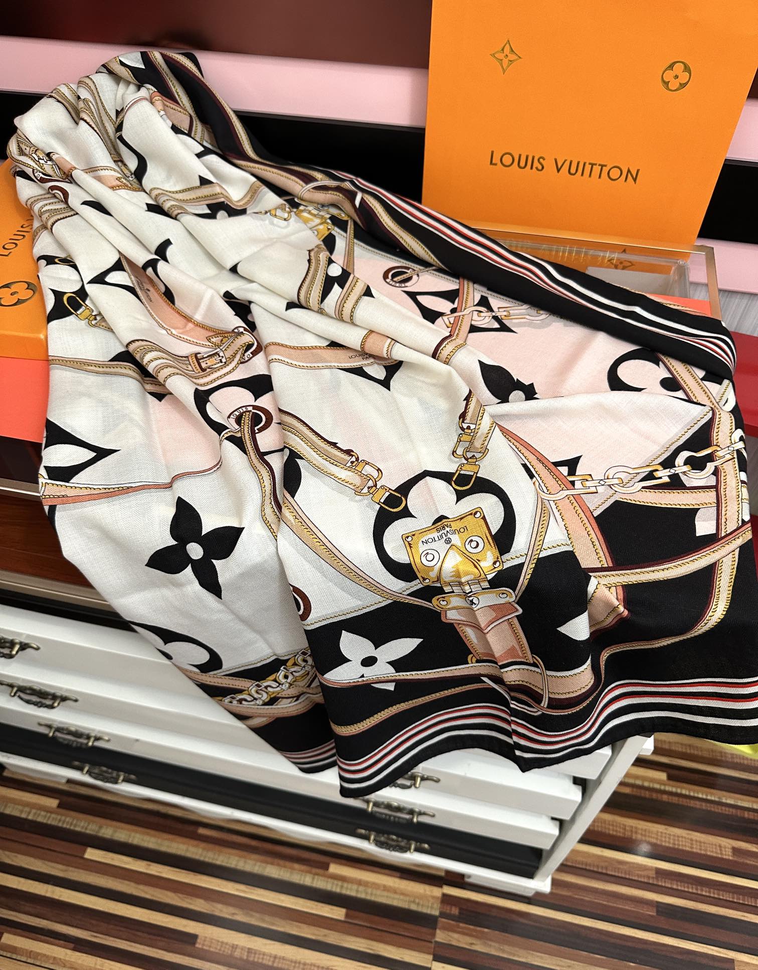 LV Scarf 140cm Black Beige White Silk Cashmere 968683