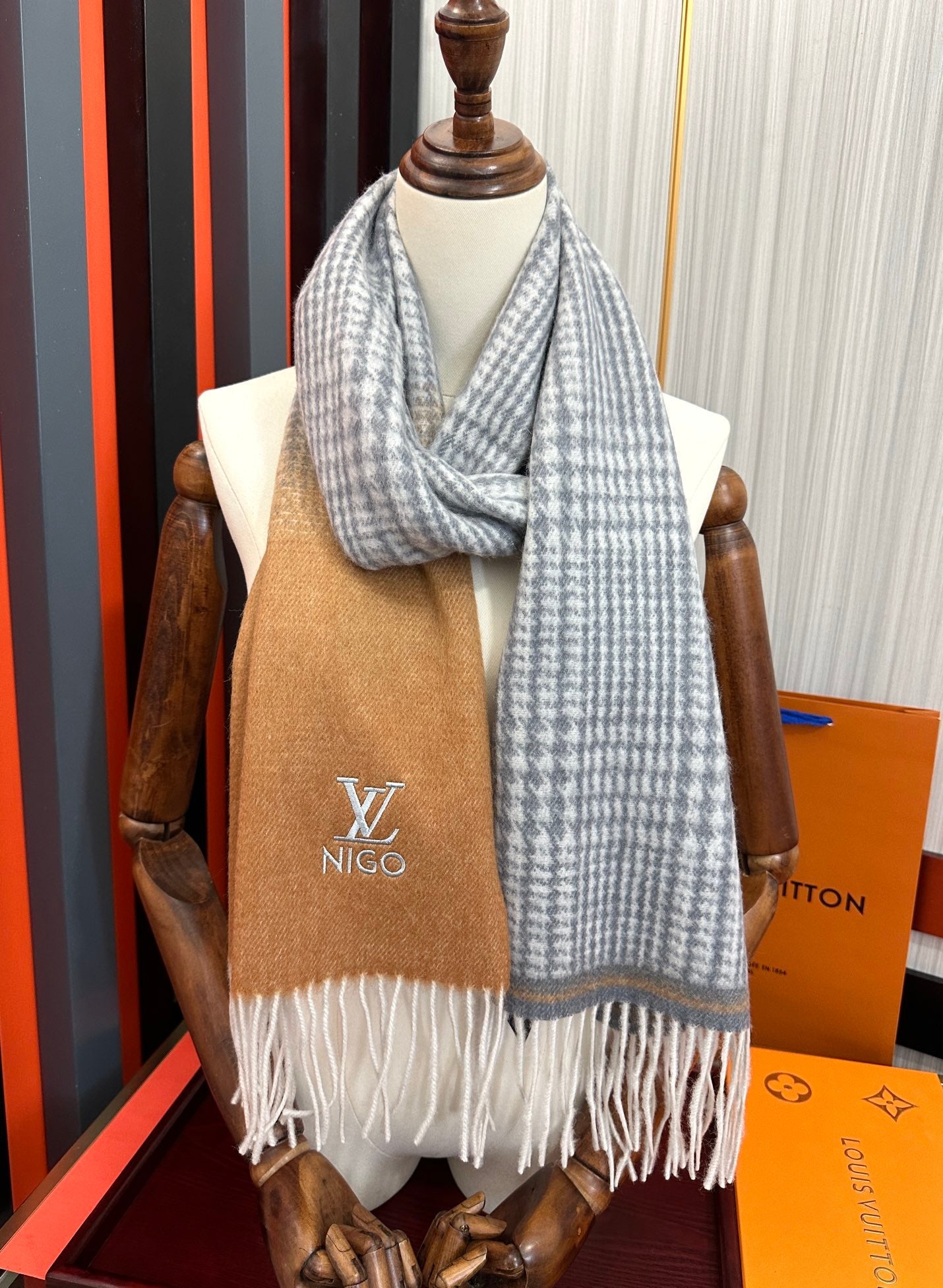 LV Double-Sided Shawl Scarf 200cm Black Brown Cashmere 968695