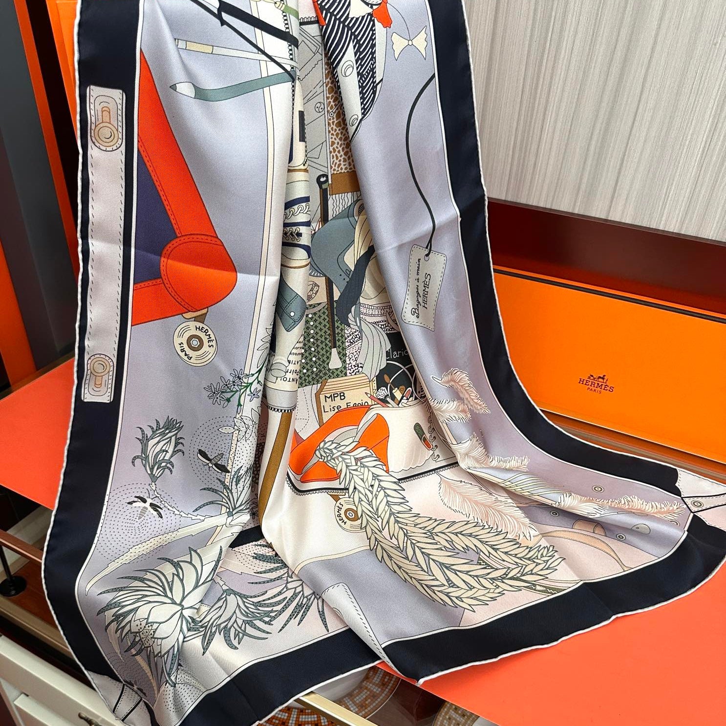 HM 25s Major Scarf 90cm Light Gray Cashmere 972935