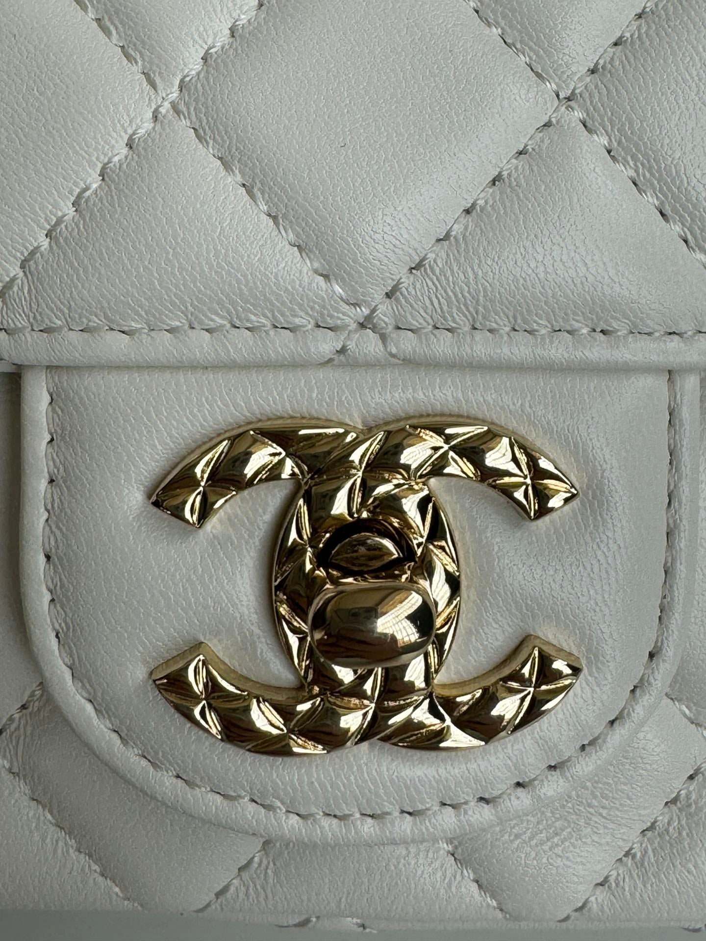 24c mini flap bag 20cm with top handle white lambskin