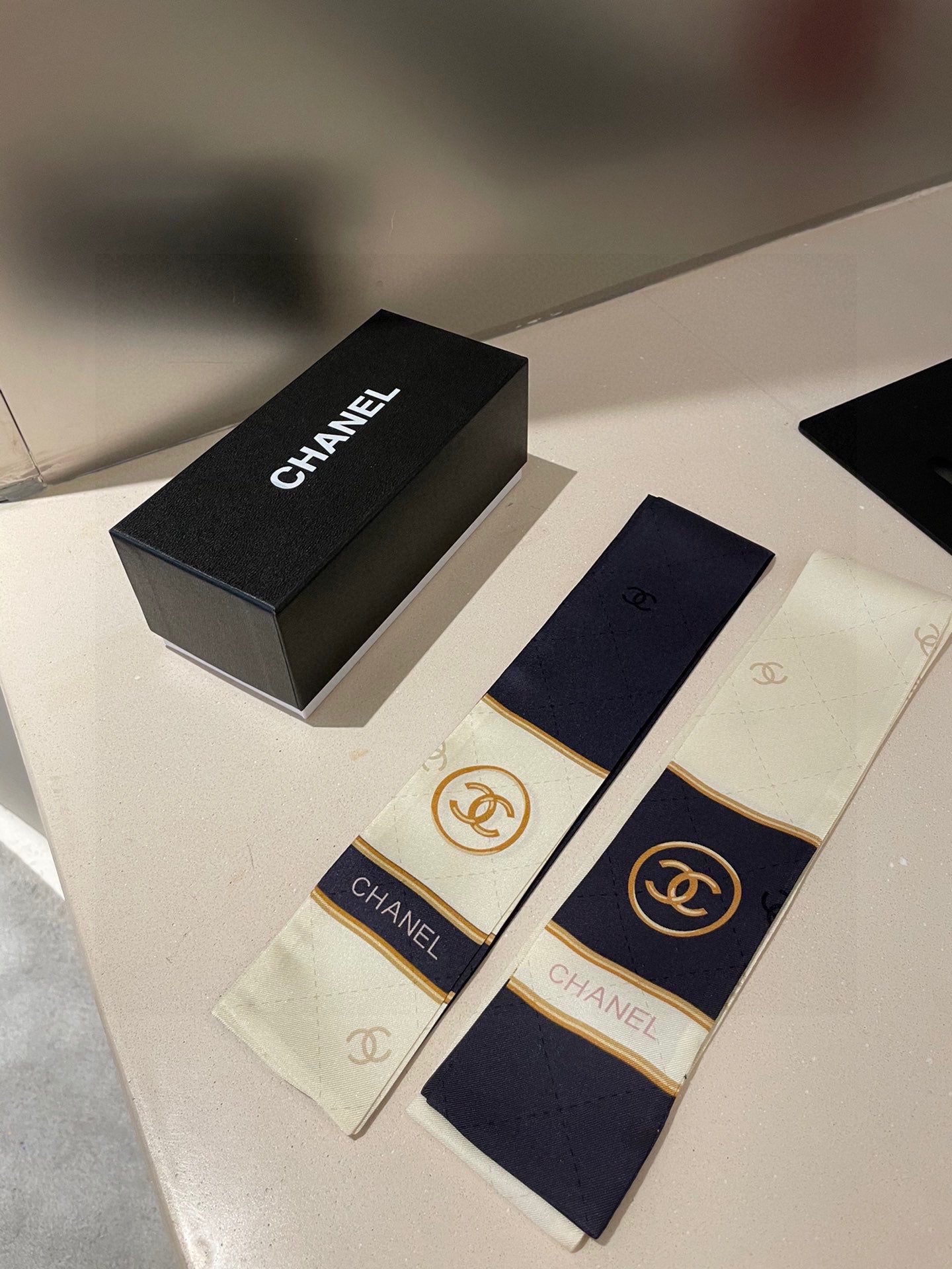 CC  Twilly Mini Scarf 120cm White Navy Blue Mulberry Silk 802158