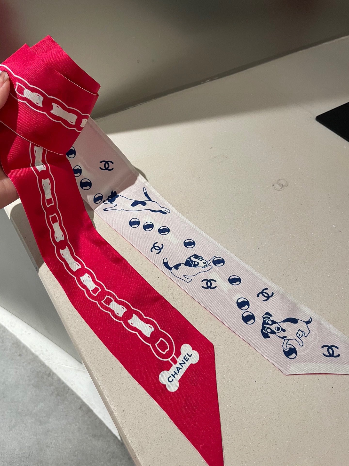 CC  Twilly Mini Scarf 120cm Red White Mulberry Silk 798813