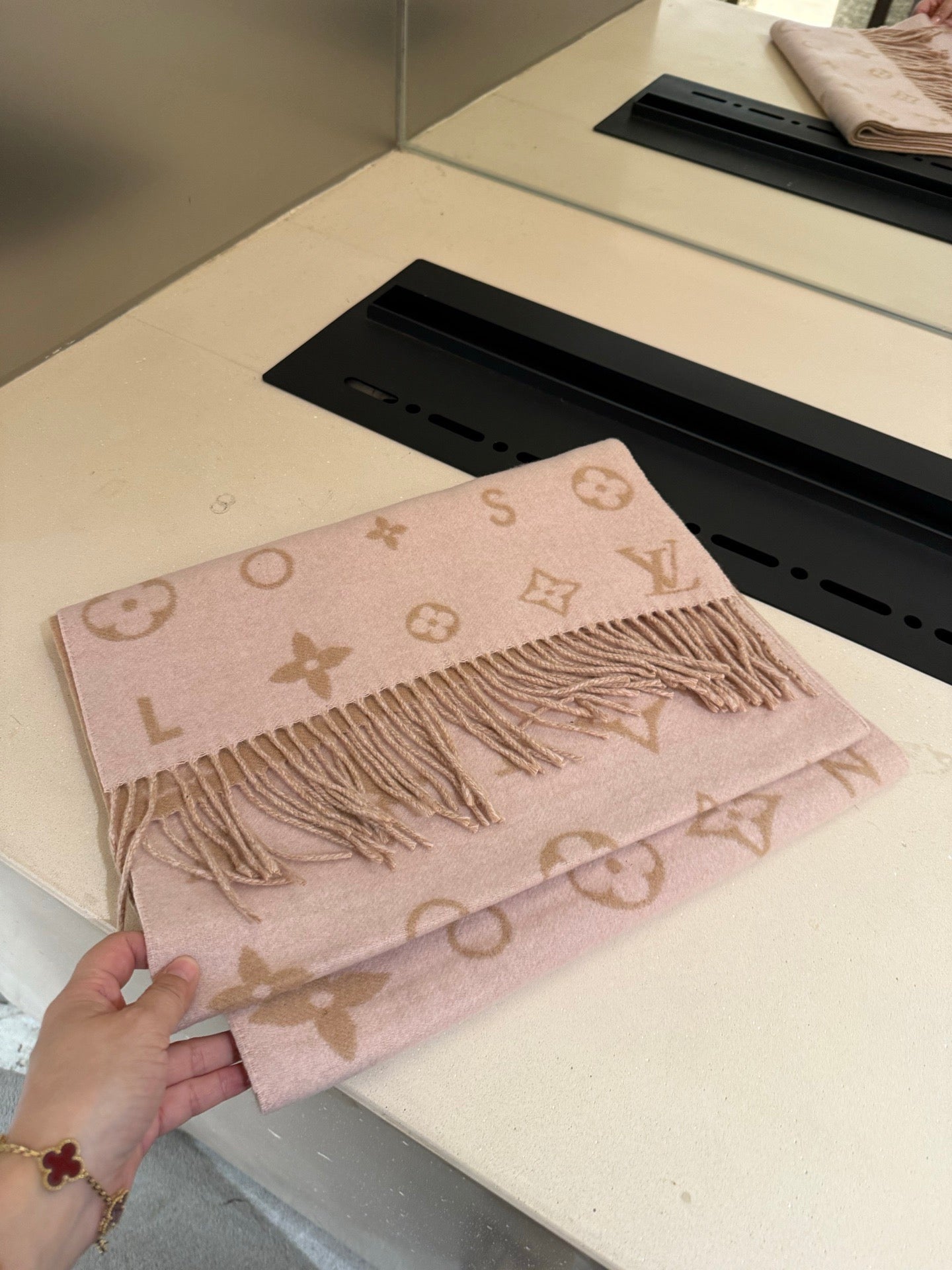 LV Reykjavik Scarf 220cm Pink Light Brown Cashmere 967213