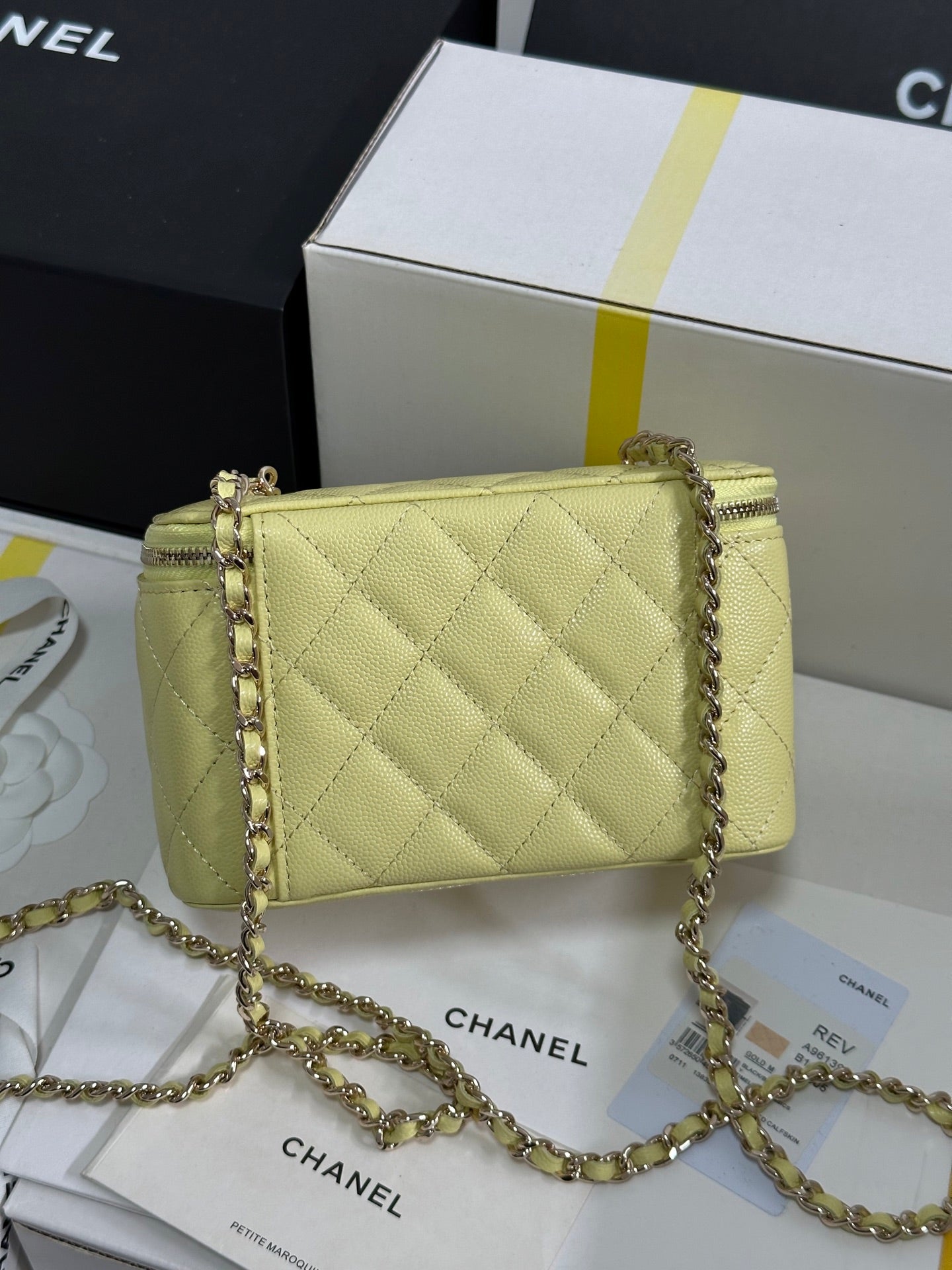 CC 25C Vanity Case 17cm Yellow Caviar Leather Heart Rhinestone Light Gold Hardware 243418