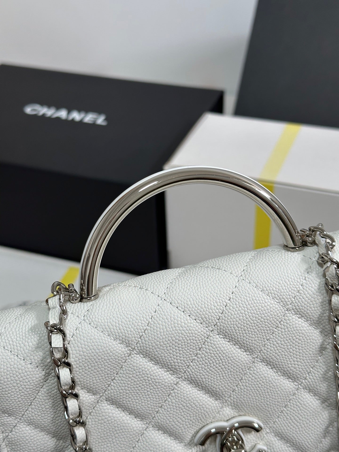 CC 25P Wallet Woc Handle 19cm White Leather Silver Hardware 243451