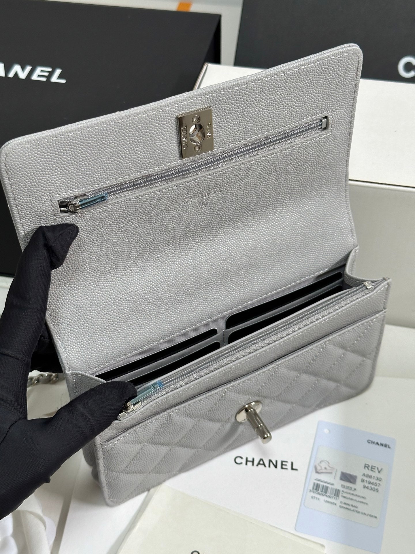 CC 25P Wallet Woc Handle 19cm Light Gray Leather Silver Hardware 243454