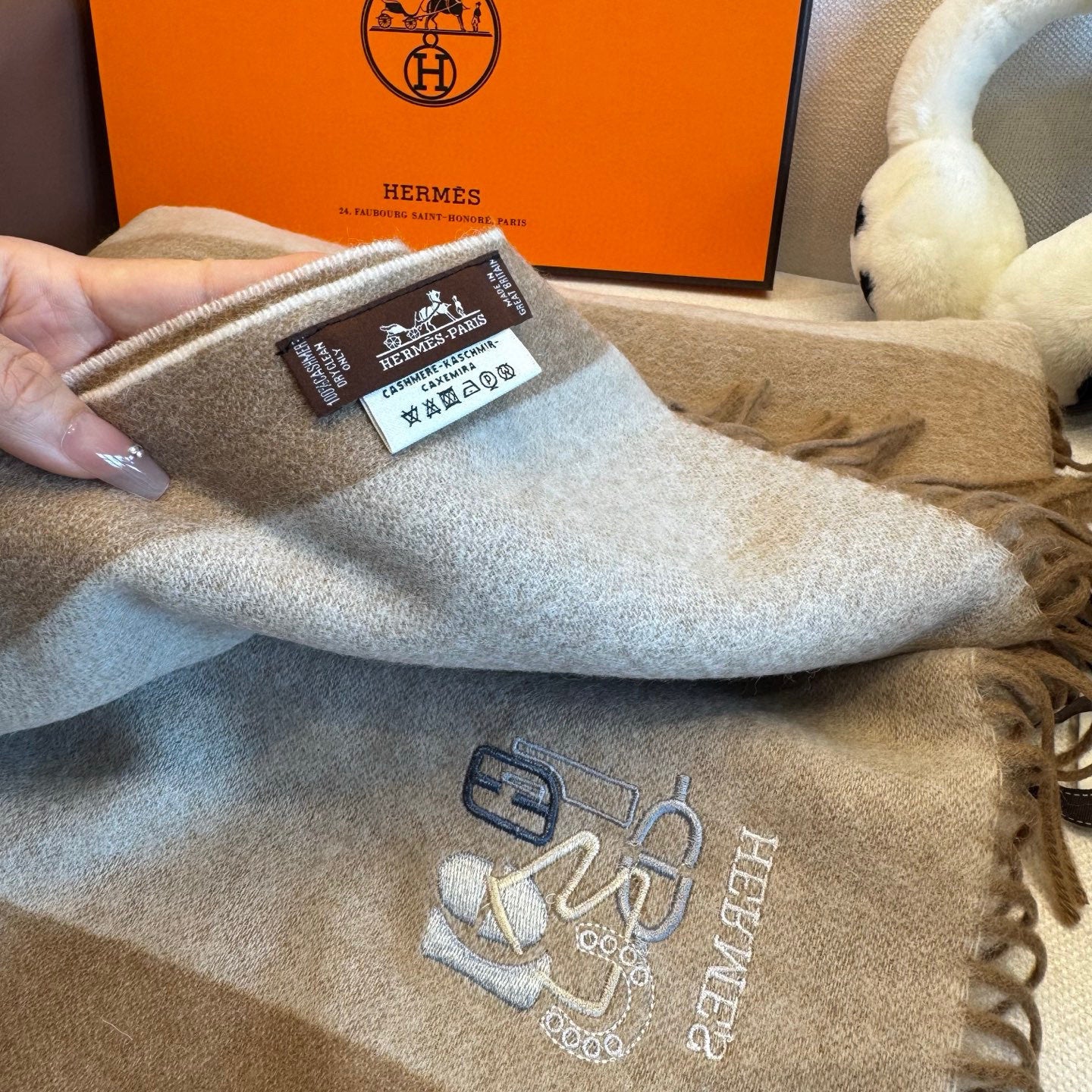 BBR Classic Embroidered Scarf 185CM Beige Cashmere 292823