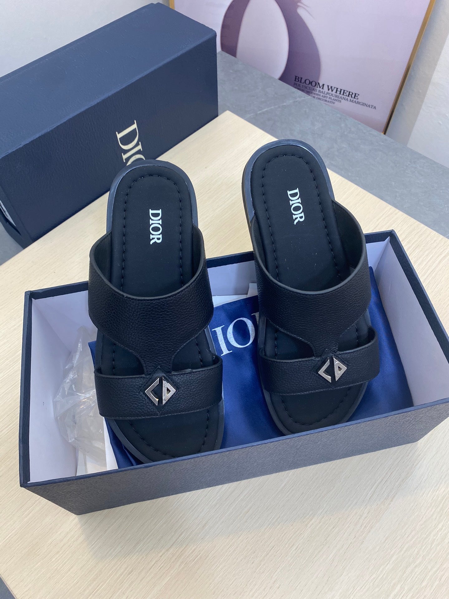CD ALIDAS CROSS SANDAL BLACK GRAINED CALFSKIN