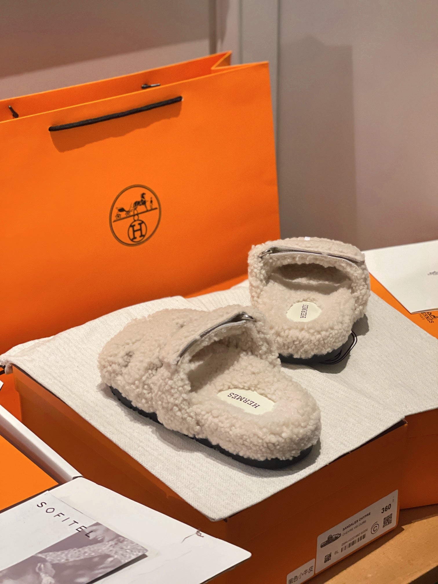 Hermes 2026 Chypre Sandal Shearling 942987