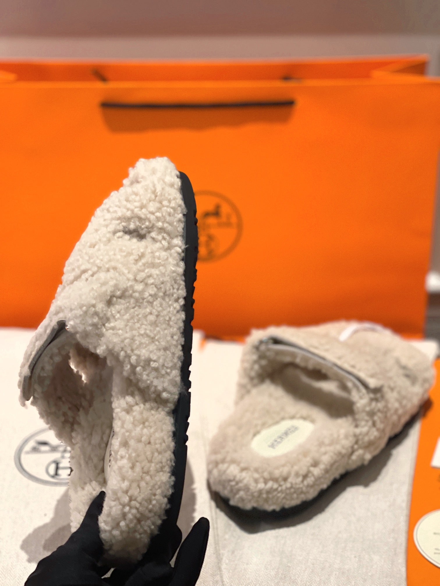 Hermes 2026 Chypre Sandal Shearling 942987