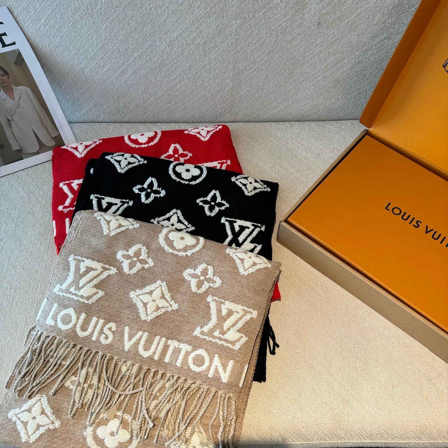LV 3D Scarf 220cm Light Brown Sheep Wool 967207