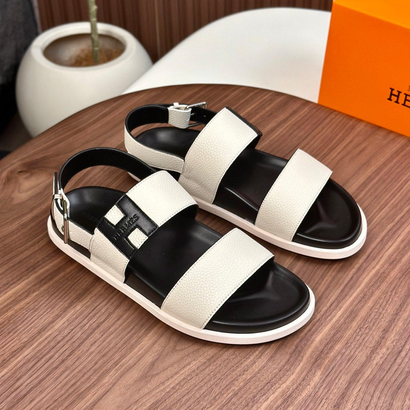 HM Men's Sandals White Cowhide 684855