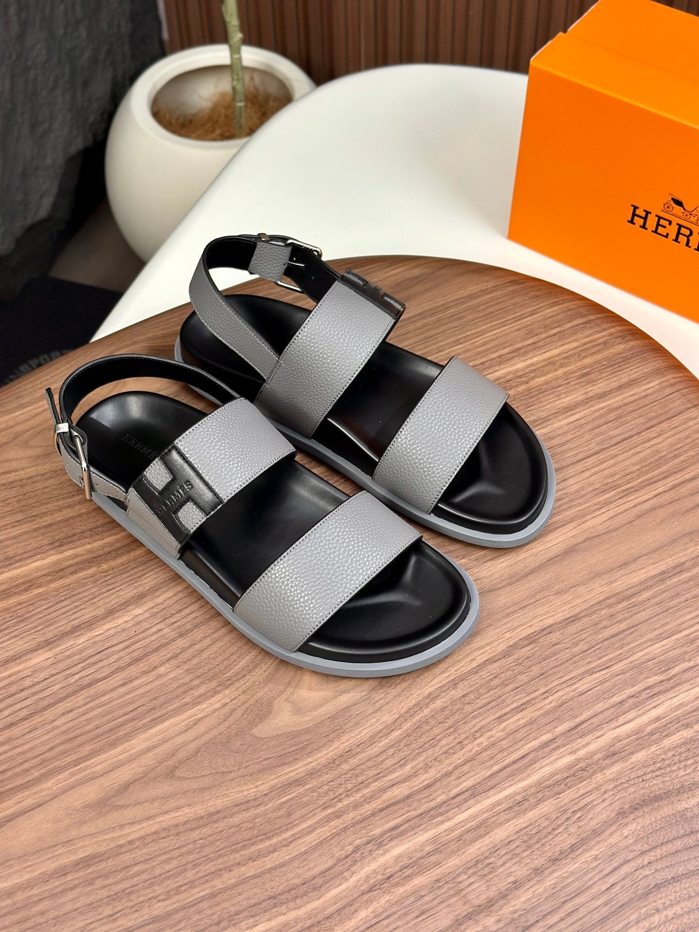 HM Men's Sandals Grey Cowhide 684856