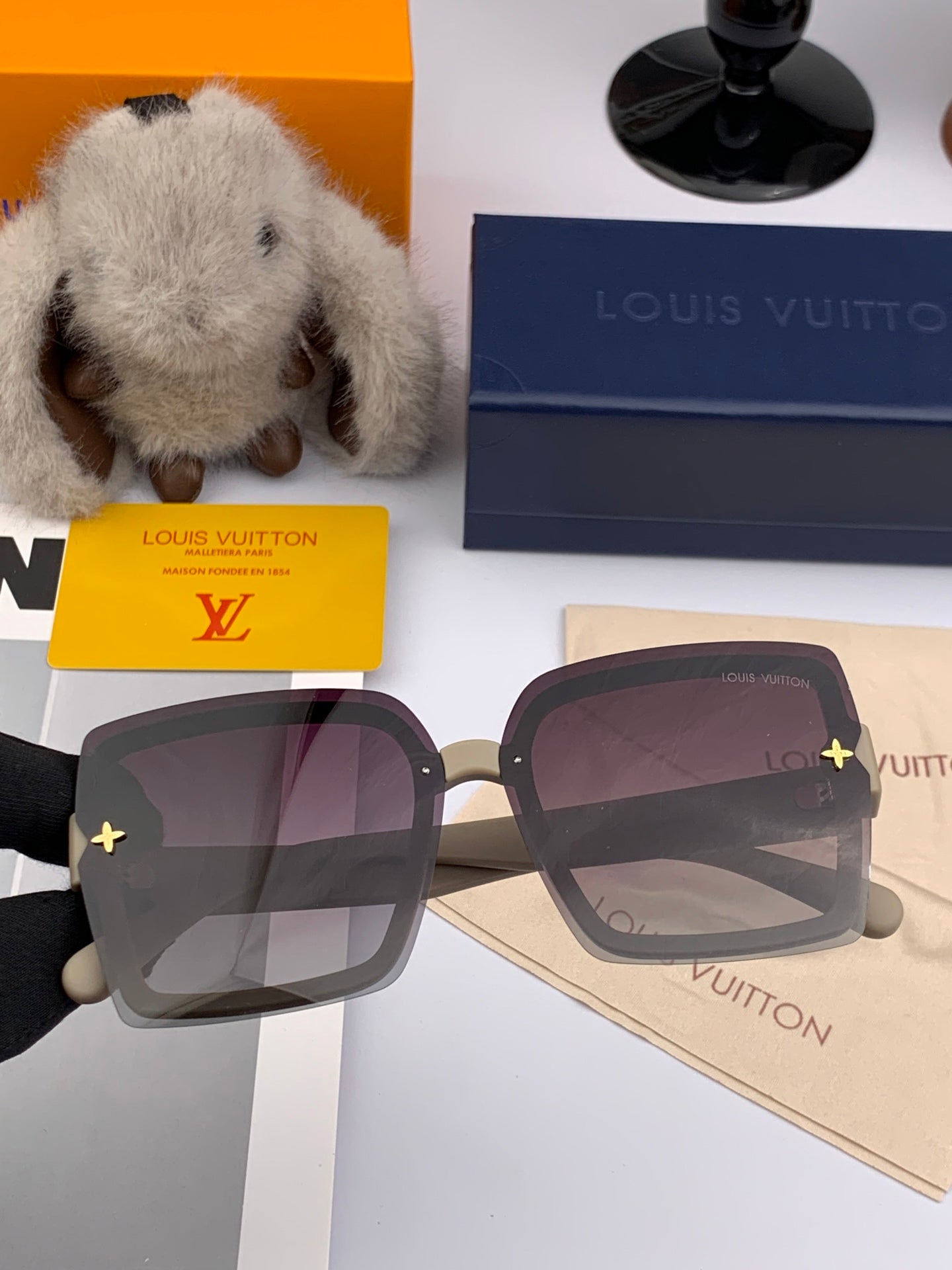 Louis Vuitton 2025 Dark Purple Sunglasses 559689
