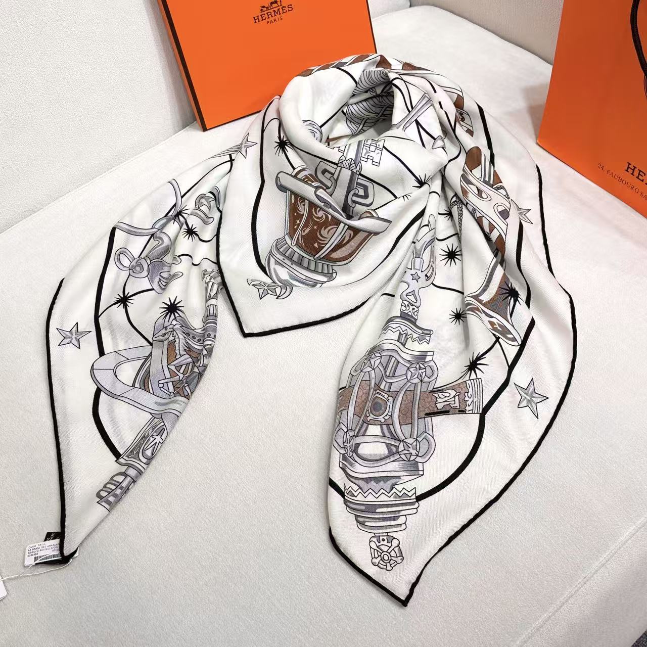 HM  Creative Origins Scarf 135CM White Cashmere Silk 969434