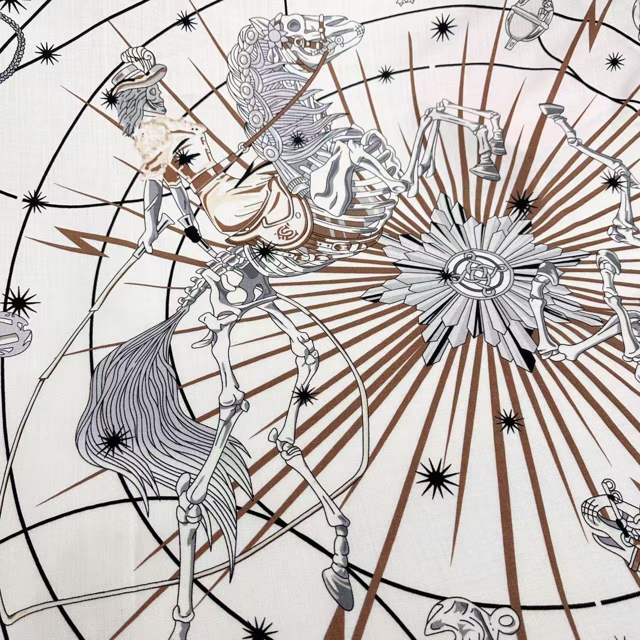 HM  Creative Origins Scarf 135CM White Cashmere Silk 969434