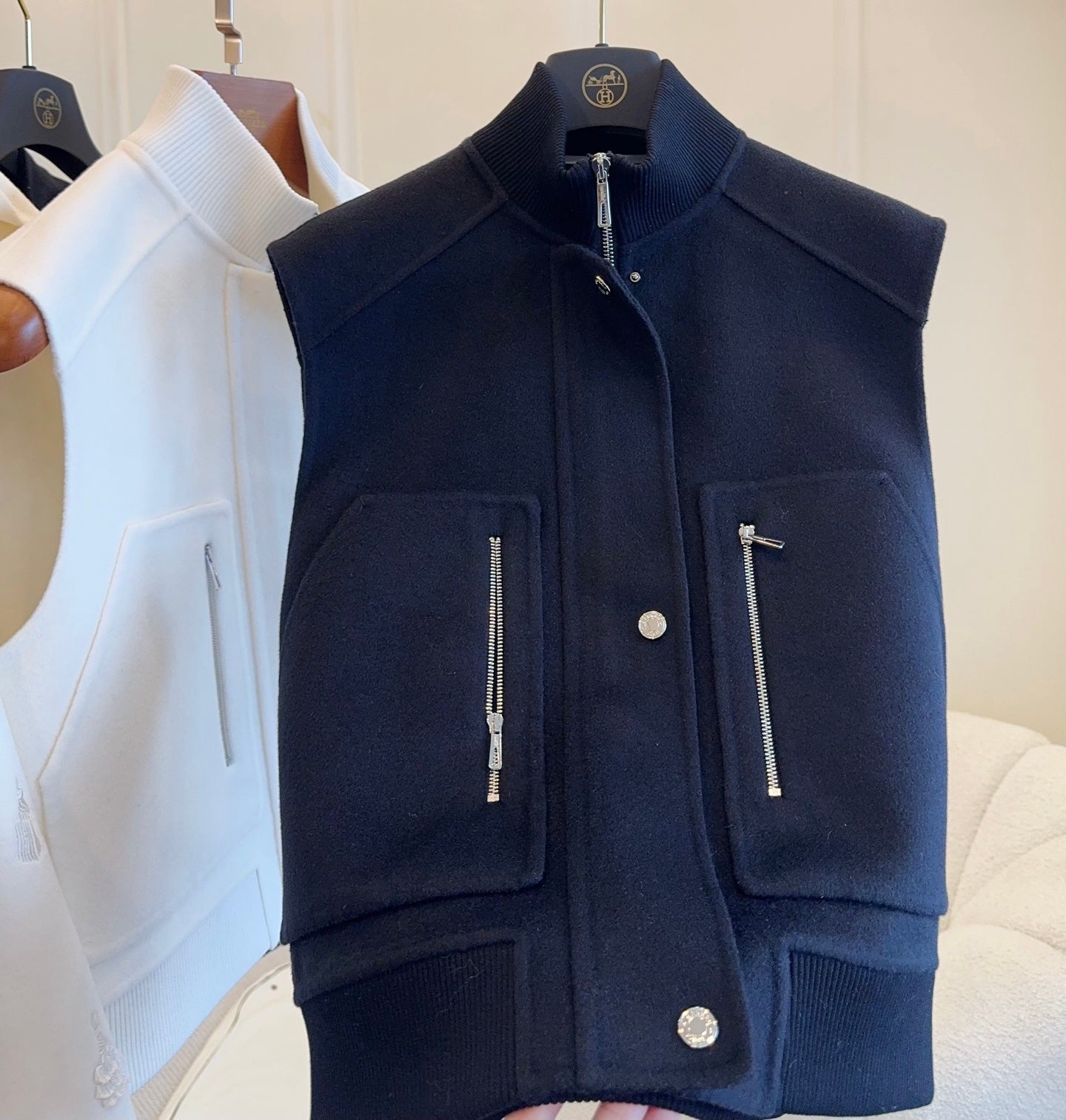 HM 25 Cashmere Embroidered Leather 264295