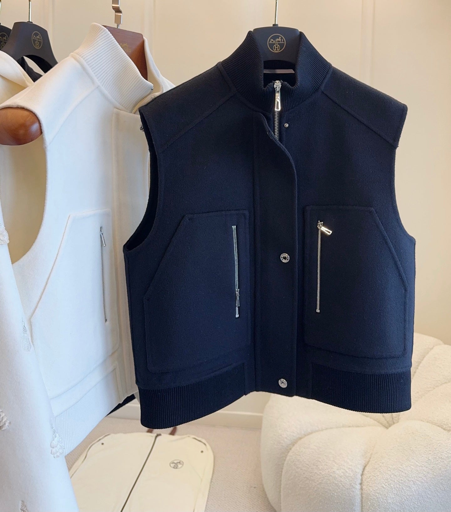 HM 25 Cashmere Embroidered Leather 264295