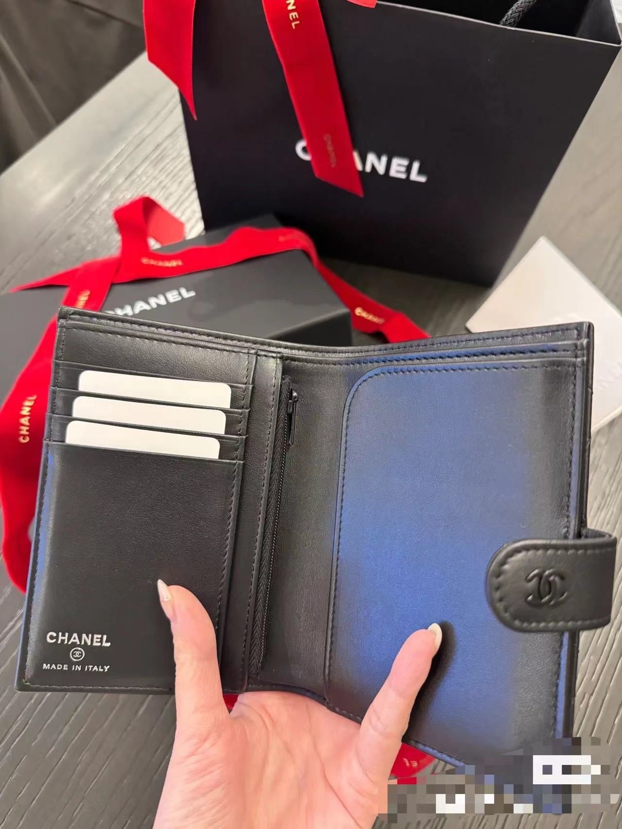 CC BIFOLD WALLET CAVIAR 14 BLACK CALFSKIN