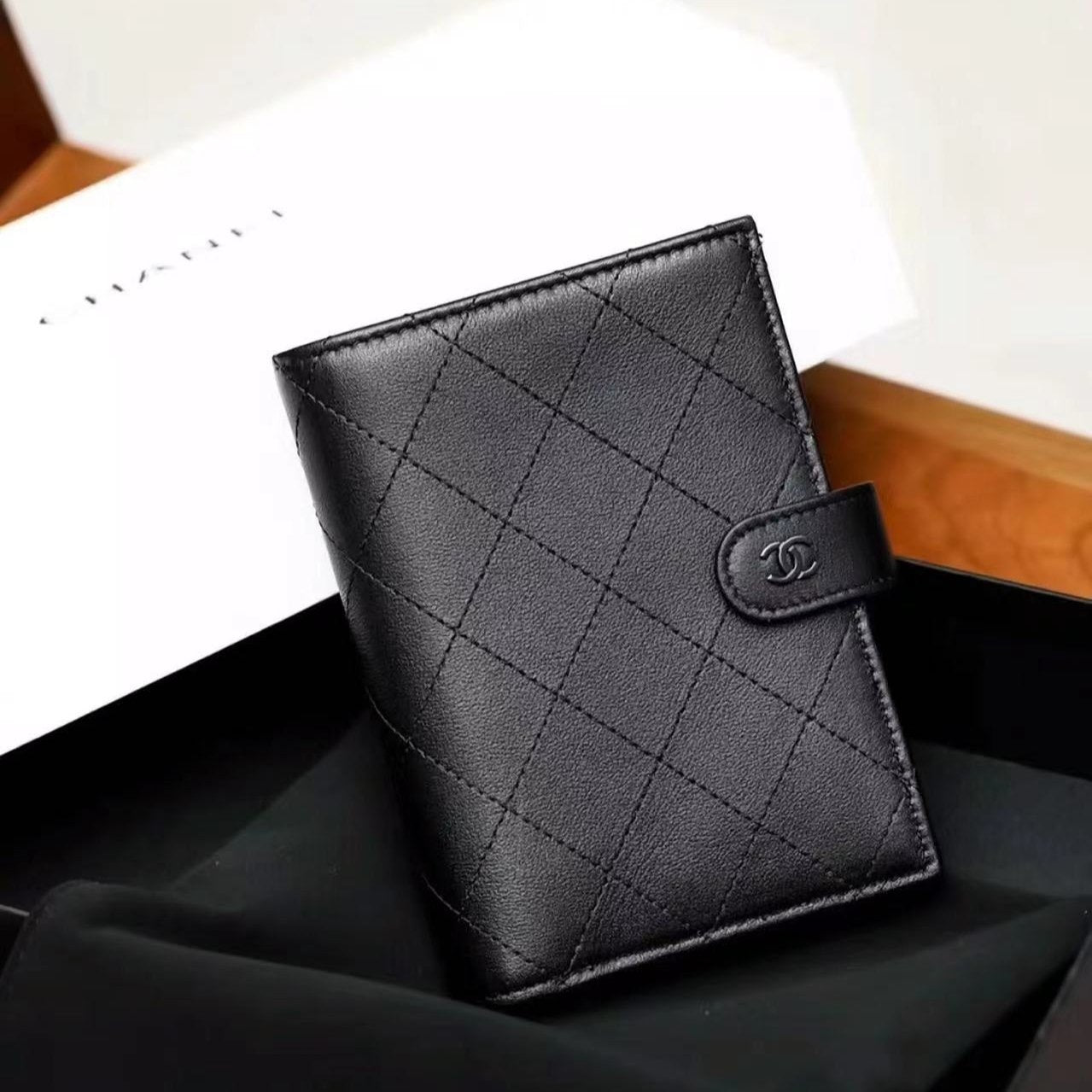 CC BIFOLD WALLET CAVIAR 14 BLACK CALFSKIN