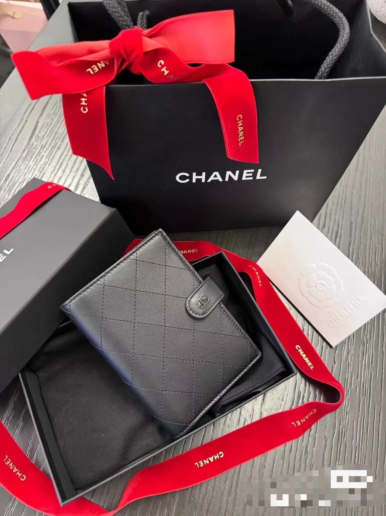 CC BIFOLD WALLET CAVIAR 14 BLACK CALFSKIN