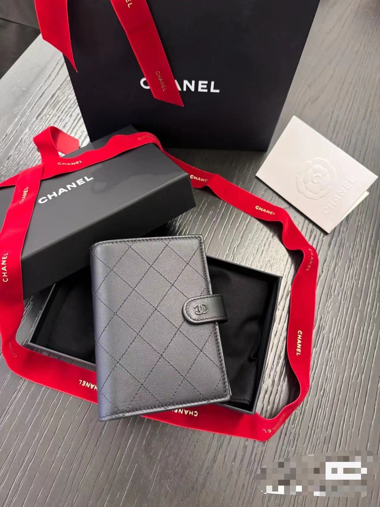 CC BIFOLD WALLET CAVIAR 14 BLACK CALFSKIN