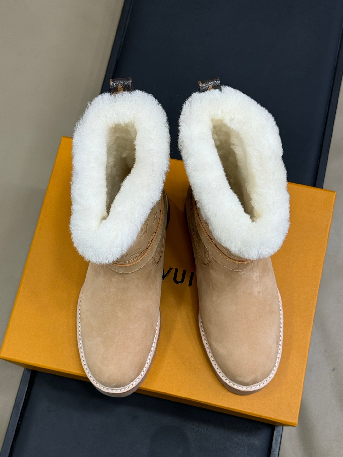 LV 25 Shearling Boots Beige Suede 576933