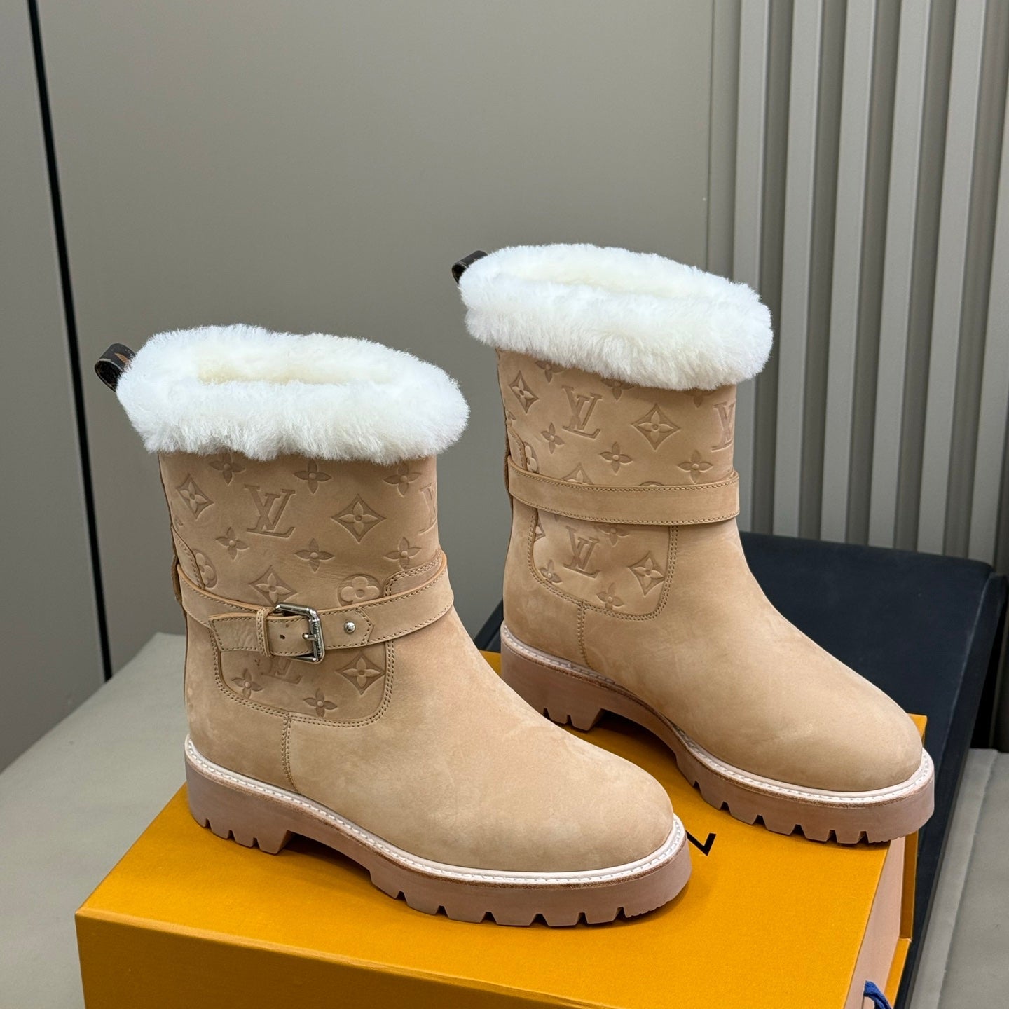 LV 25 Shearling Boots Beige Suede 576933