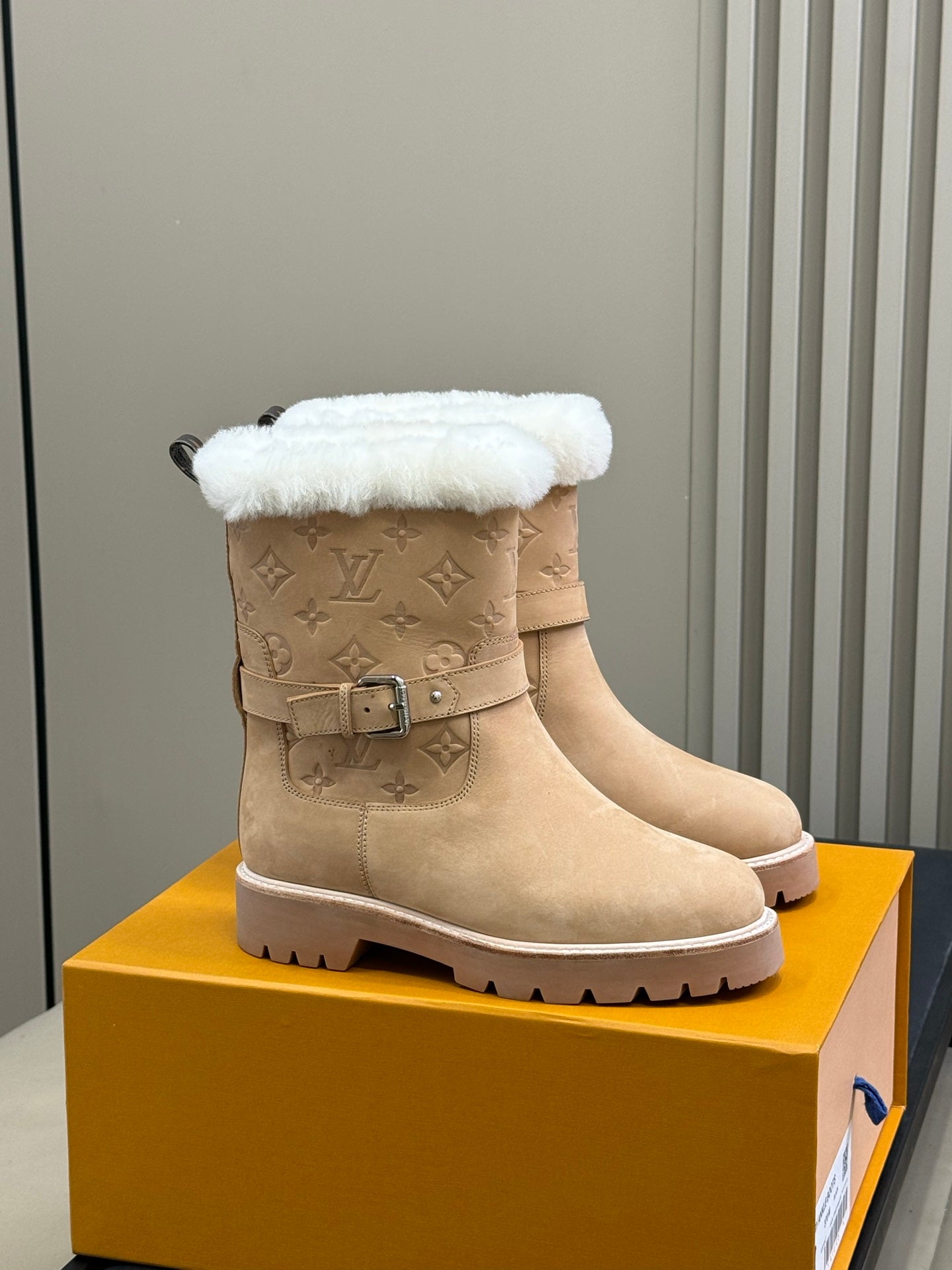 LV 25 Shearling Boots Beige Suede 576933