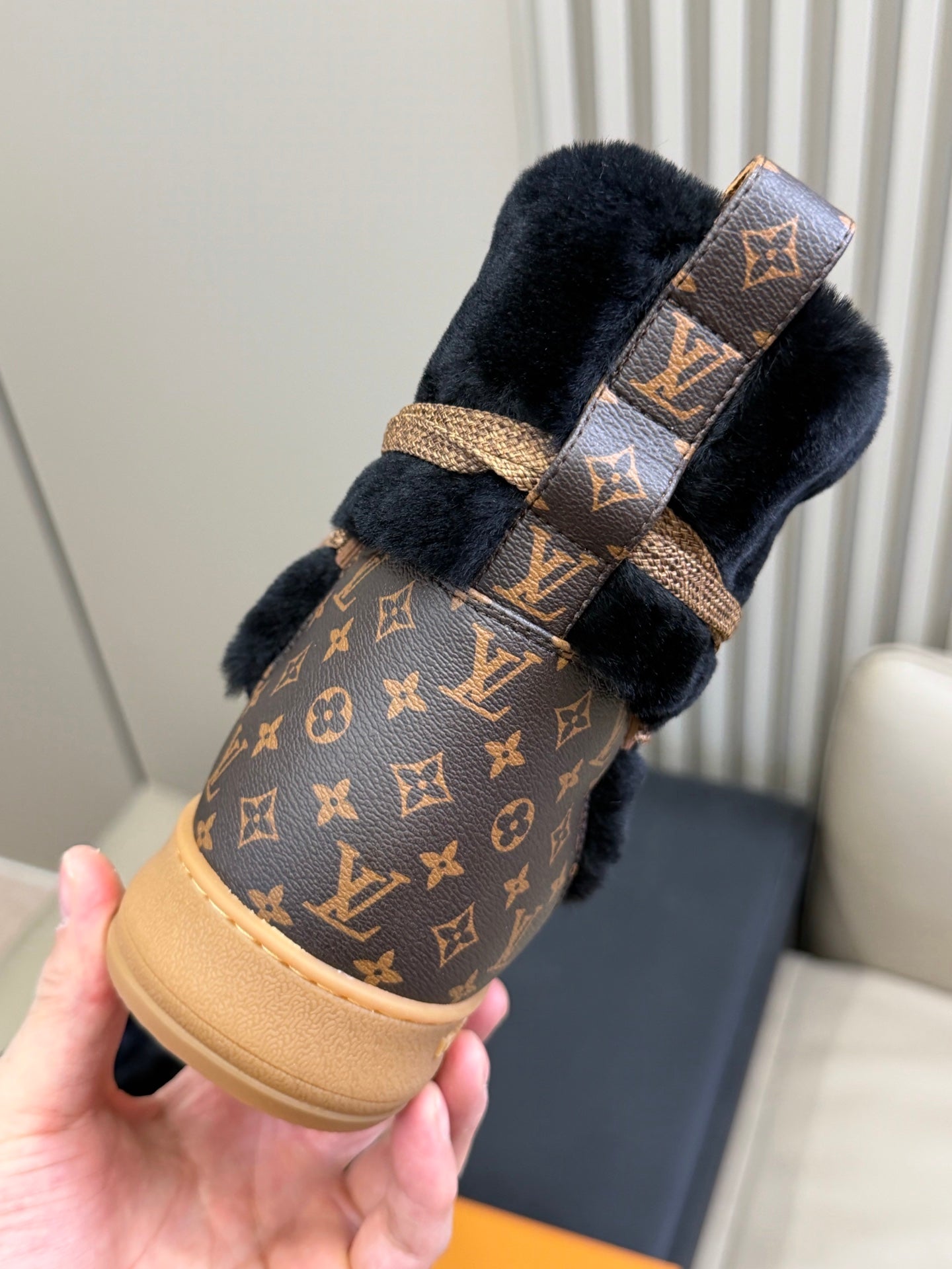 LV 25 Snow Boots Brown Black Leather Wool 576937