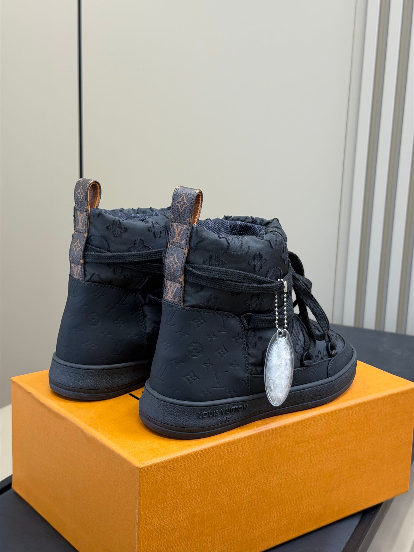 LV 25 Snow Boots Black Leather Canvas 576940