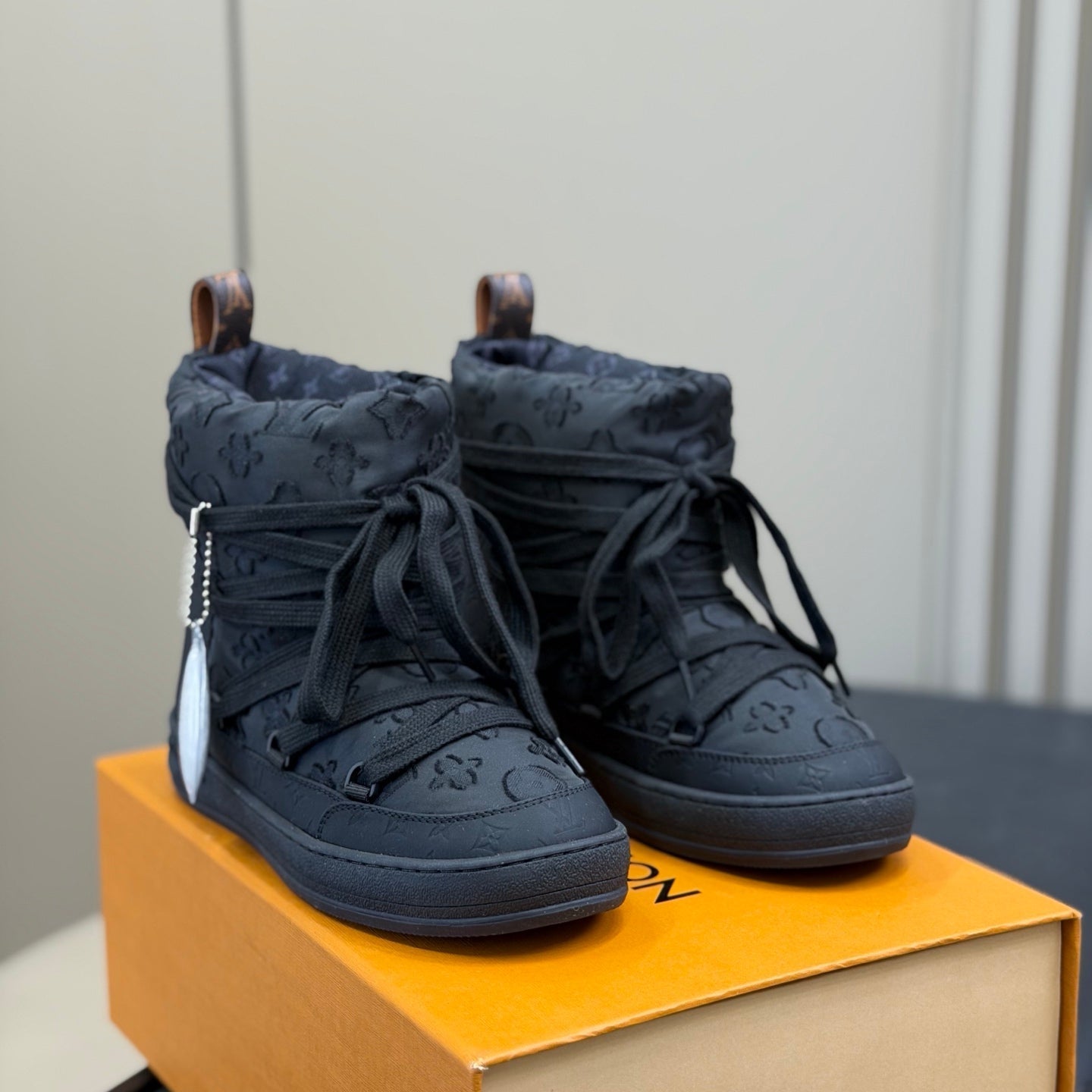 LV 25 Snow Boots Black Leather Canvas 576940