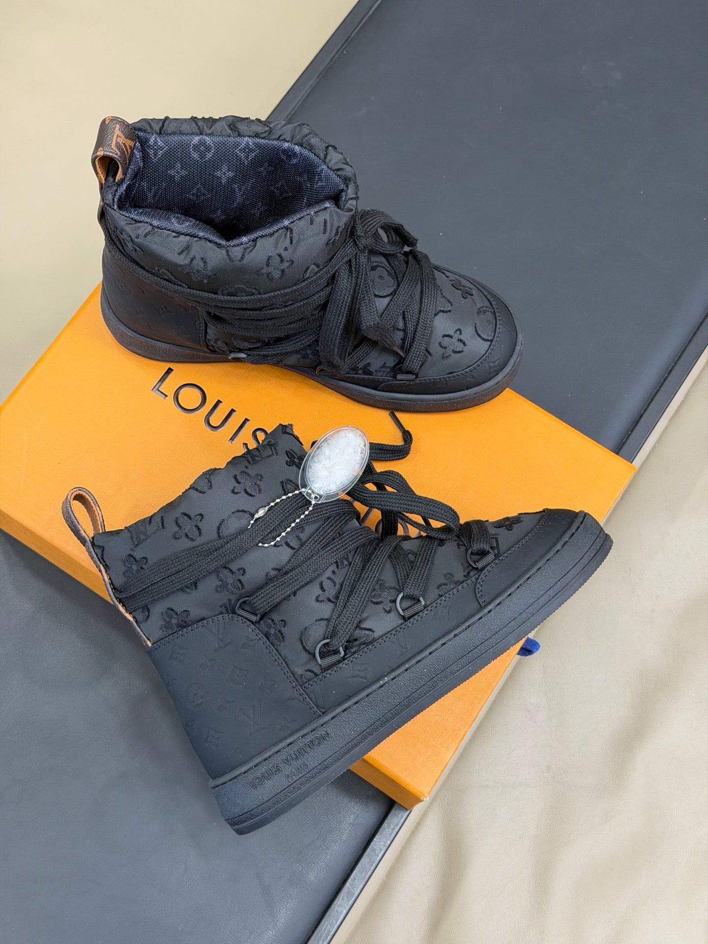 LV 25 Snow Boots Black Leather Canvas 576940