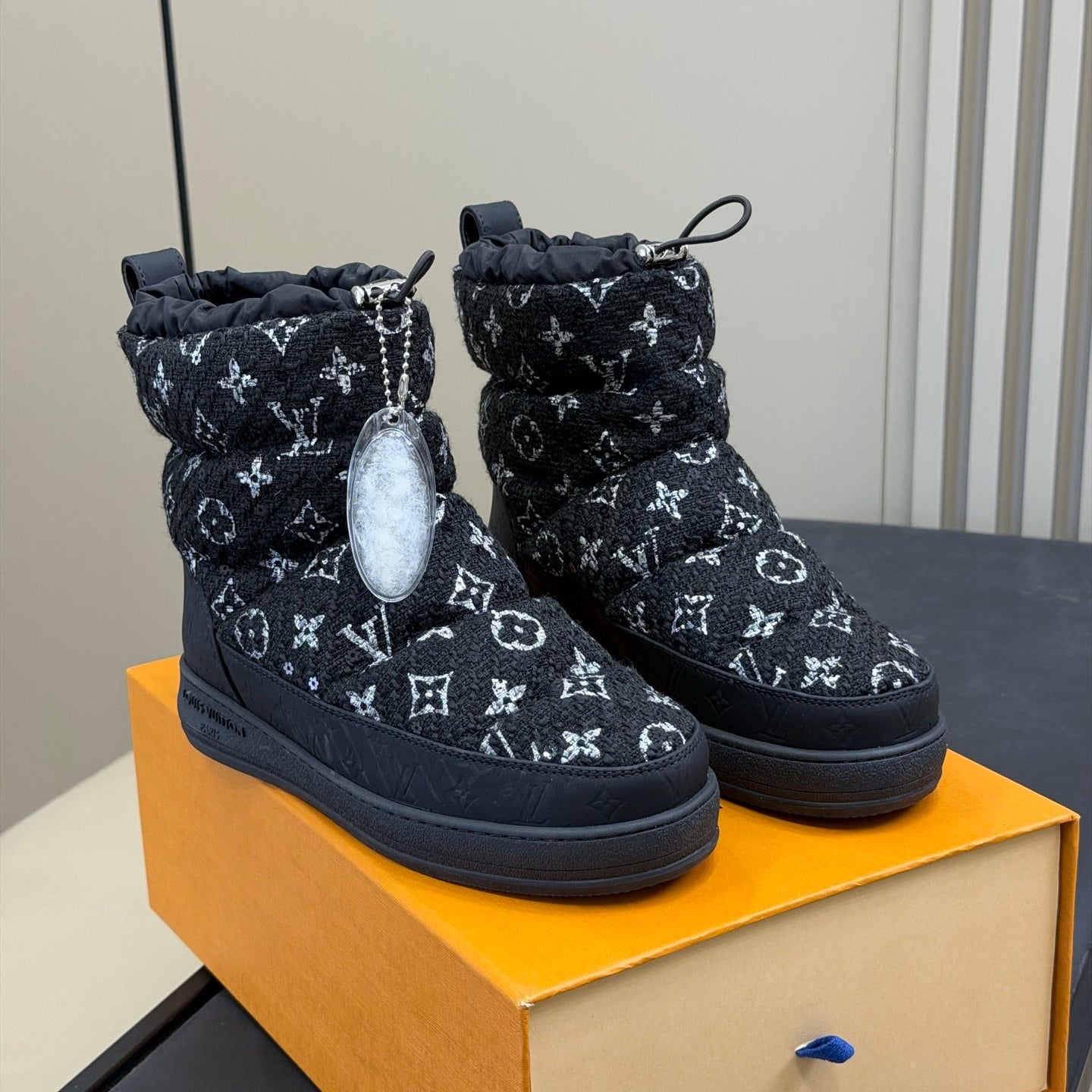 LV 25 Snow Boots Black White Tweed 576941