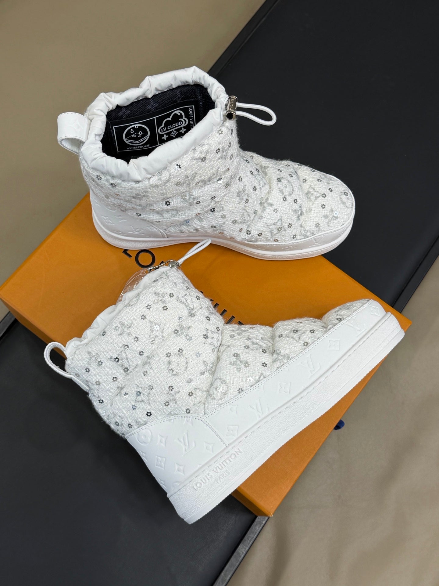 LV 25 Snow Boots White Tweed 576942