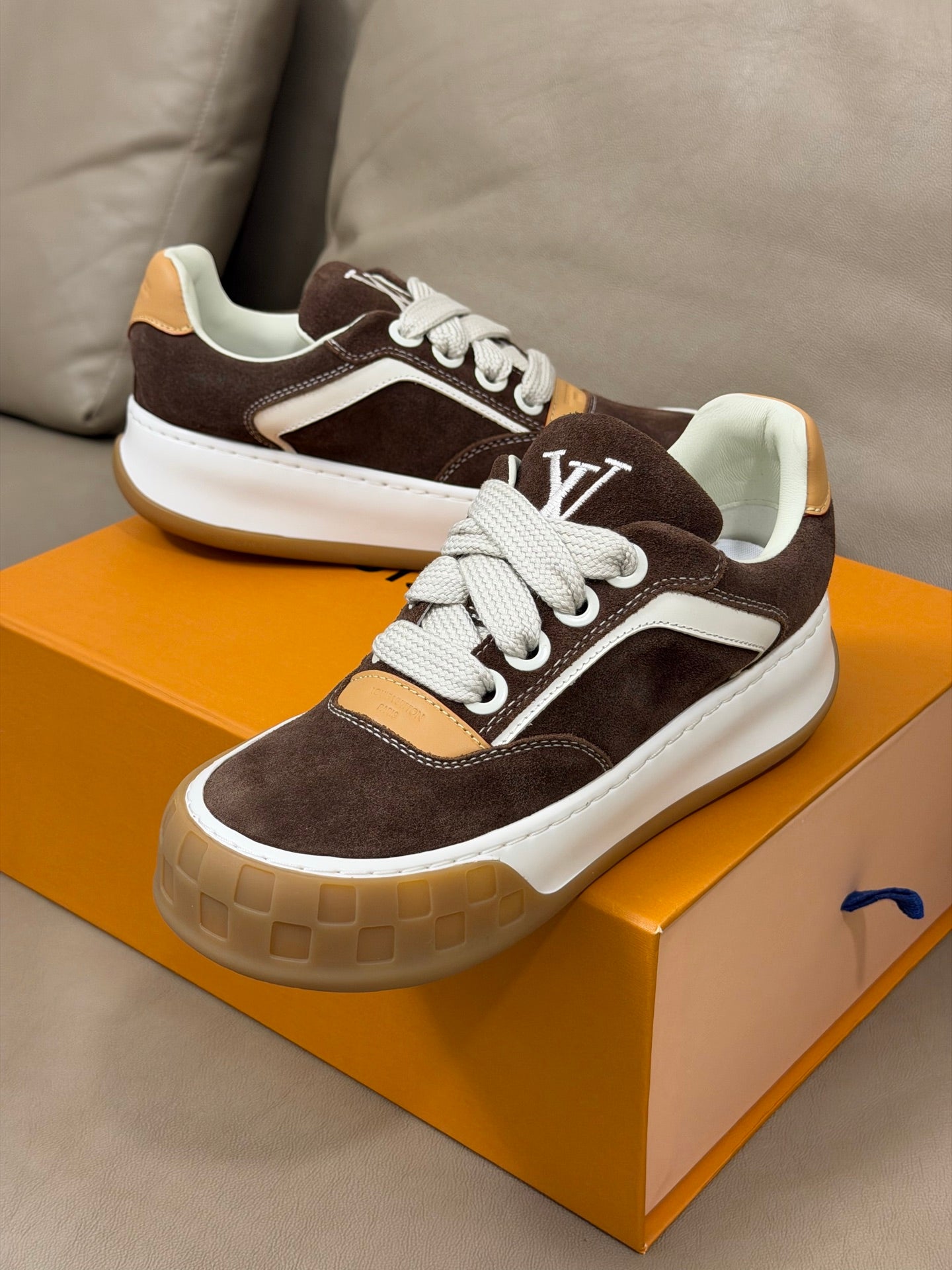 LV 25 Oversized Sneakers Brown Suede 576953