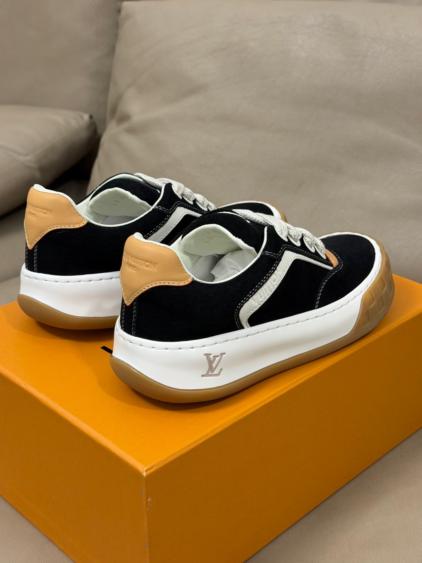 LV 25 Oversized Sneakers Black Suede 576954
